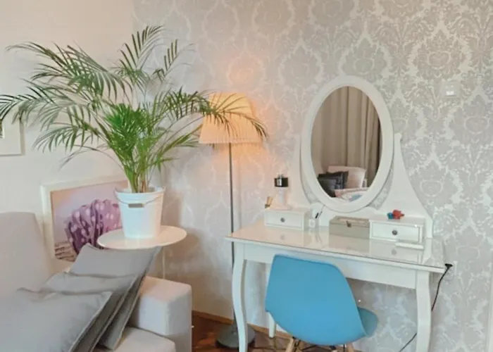 Apartment With Spacious Terrace Floramy