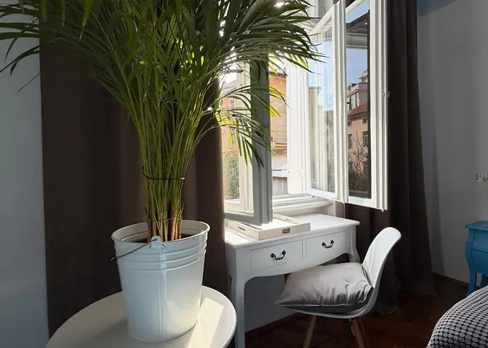 With Spacious Terrace Floramy Apartment *