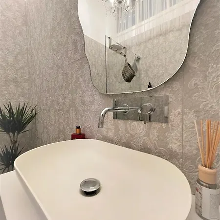 With Spacious Terrace Floramy Apartman *