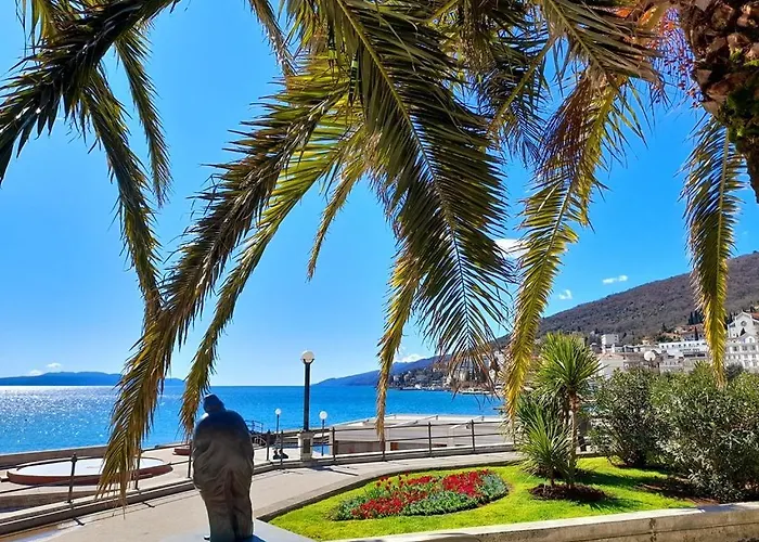 With Spacious Terrace Floramy Apartment