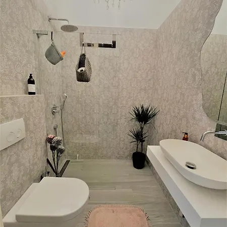 With Spacious Terrace Floramy Apartamento Opatija